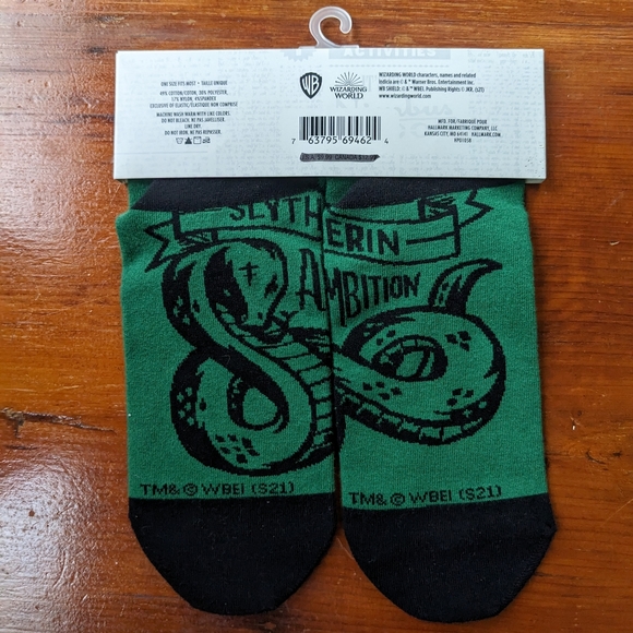 Harry Potter Slytherin set - Officially Licensed - includes socks, hat, & shirt - Picture 6 of 9